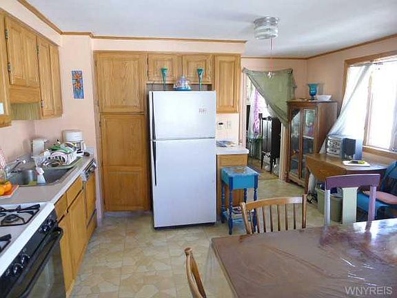 3rd image of 546 Saint Lawrence Ave