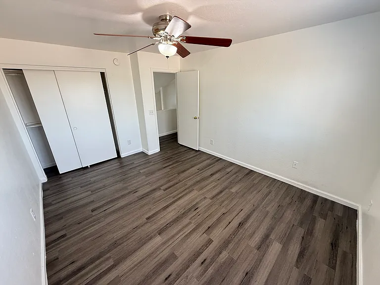 1450 E 12th Pl — Photo 15