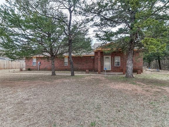 2nd image of 3450 Tanglewood Dr