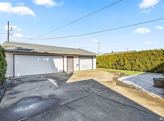 988 sq.ft garage lots of outlets and 220 power.