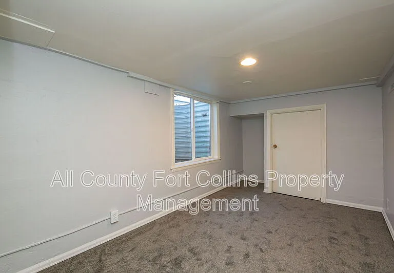 224 1/2 S Loomis Ave — Photo 7