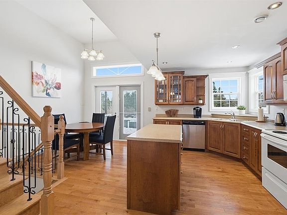 4th image of 8 Forest River Road