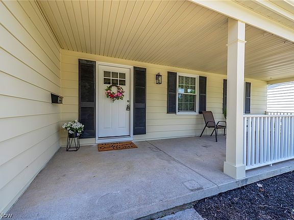 3rd image of 26715 Chapel Hill Dr