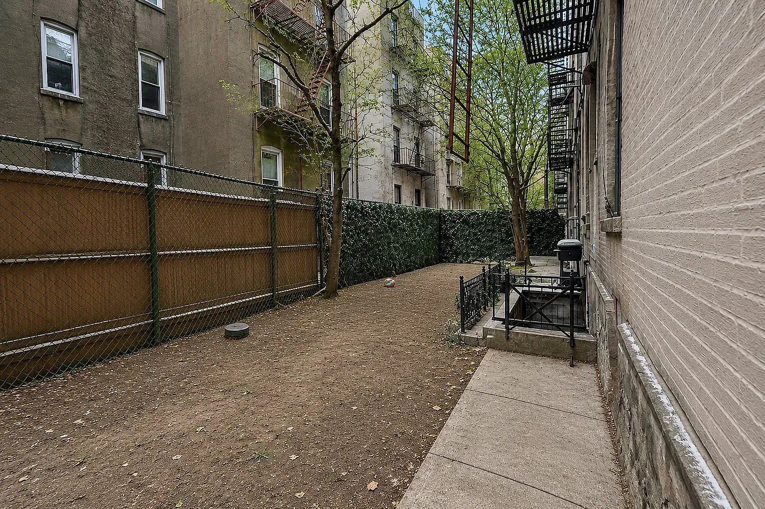 566 7th Street — Photo 2