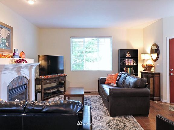 4th image of 8721 Stockholm Ln NE