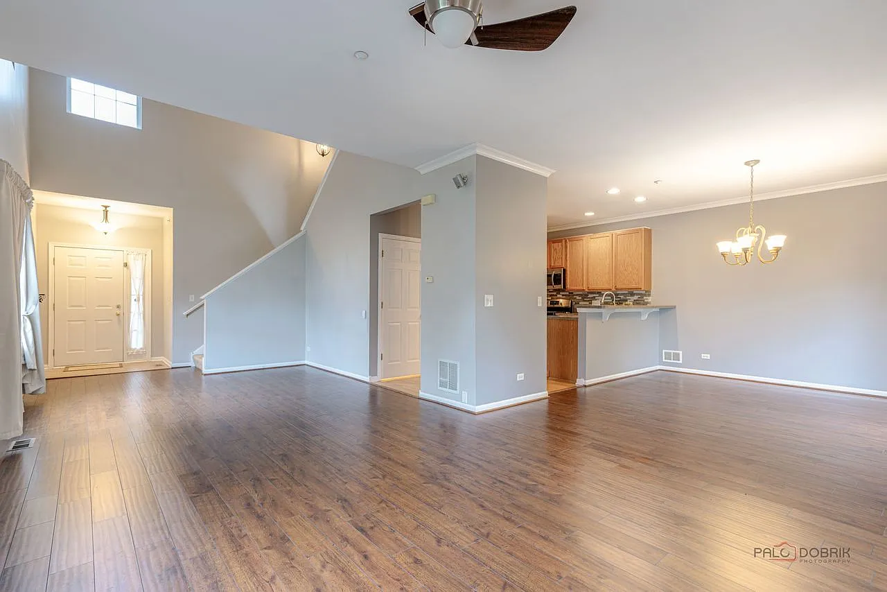 3 bed, 2.5 bath, 1933 sqft, $2,850 — Photo 3