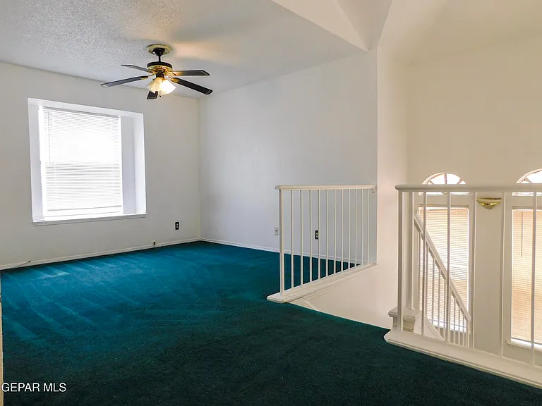726 Medina St — Photo 22
