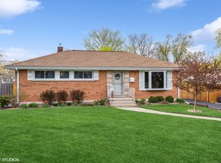 715 Arbor Ave, Wheaton, IL 60189