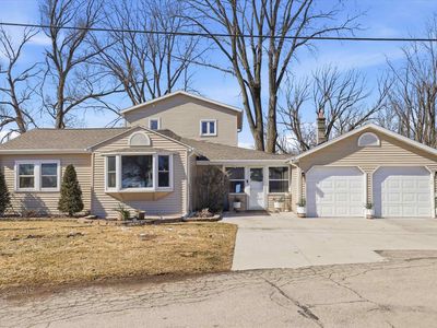 2451 Longtail Beach Ln, Suamico, WI, 54173