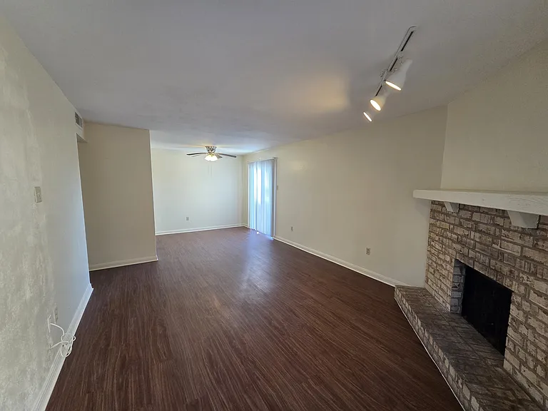 2916 S Monterey Ct #A — Photo 2