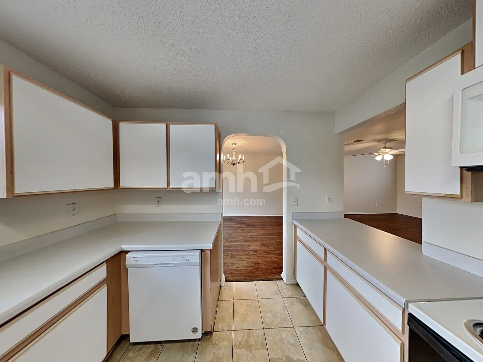 3 bed, 2.5 bath, 1582 sqft, $1,720 — Photo 4