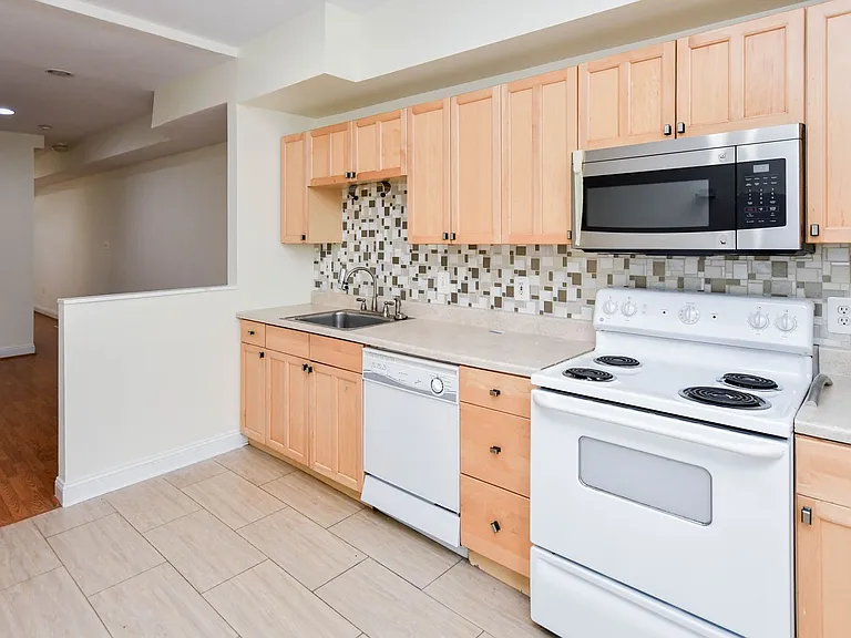 1651 Gales St NE — Photo 12