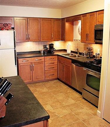5th image of 9010 Portage Pointe Dr