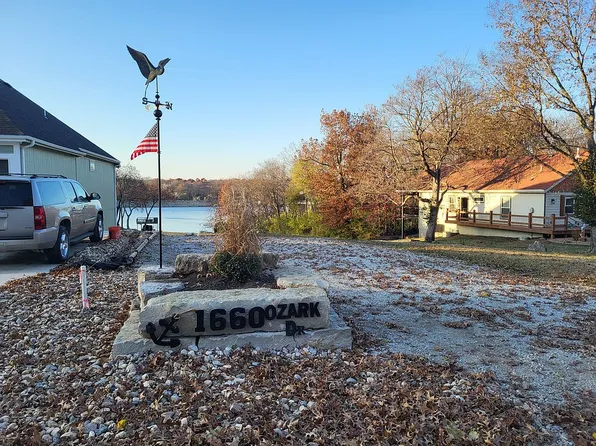 1660 NE Ozark Dr, Lees Summit, MO 64086