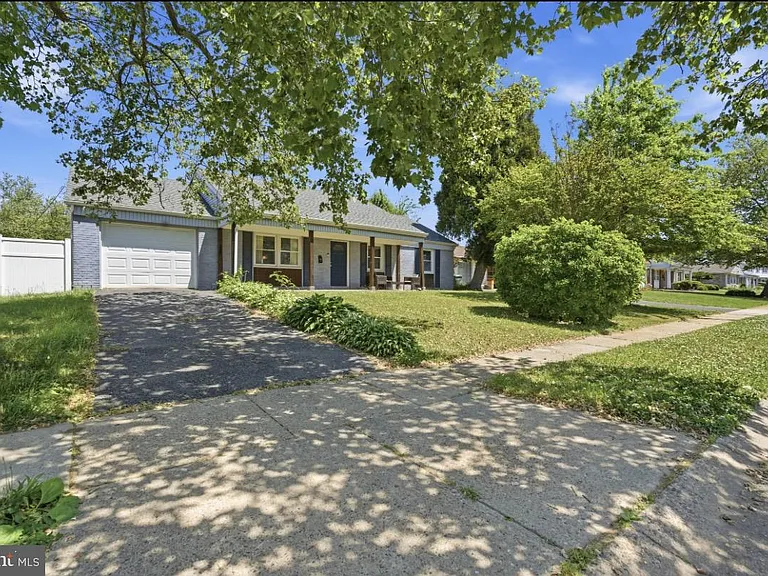 19 Earnshaw Ln — Photo 2