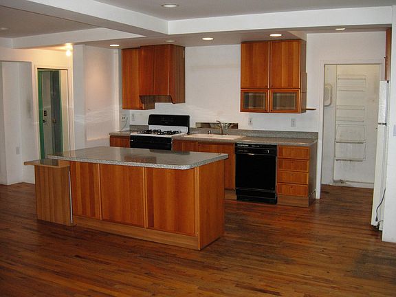 2nd image of 53 Simonson Rd Old Brookville Ny #11545