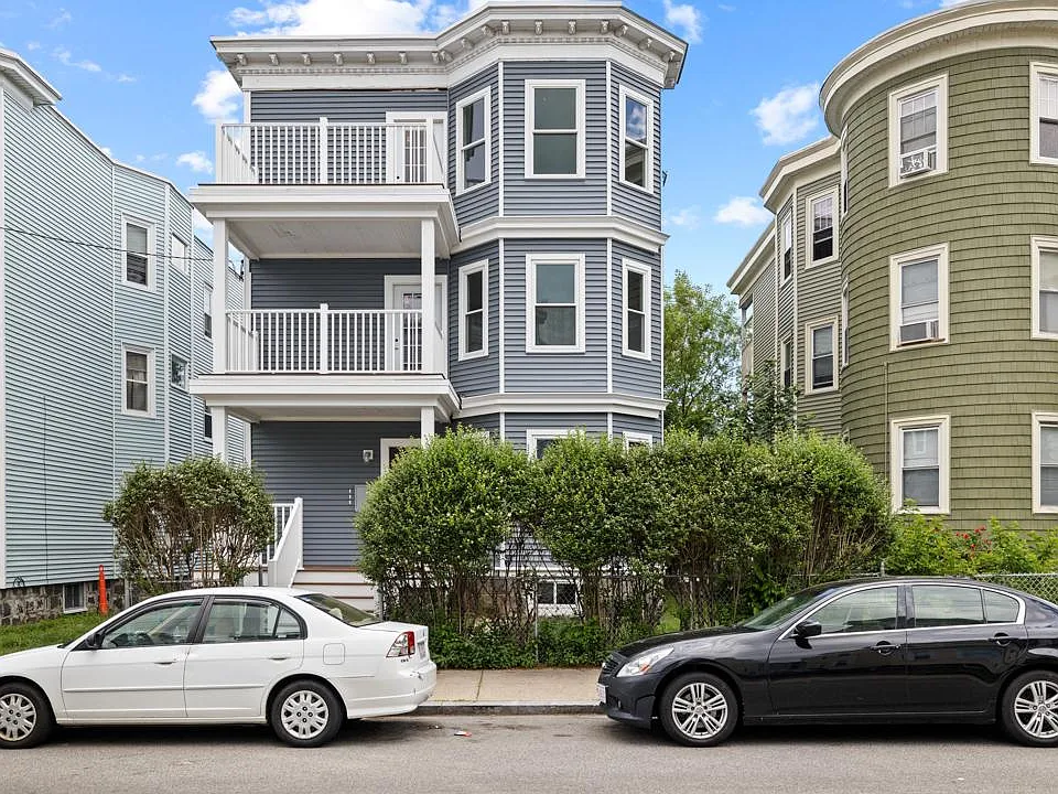 16 Leslie St #2