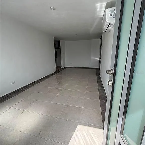 18-6 Street Sabana Gdns #18 — Photo 4