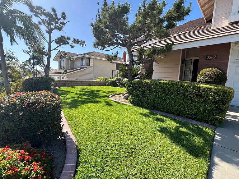 2209 E Vista Canyon Rd — Photo 4