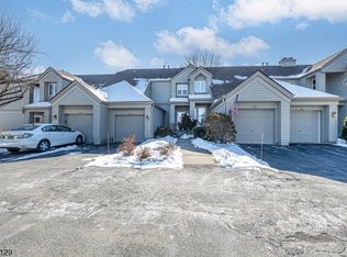 18 Harker Hill Dr, Hamburg, NJ 07419