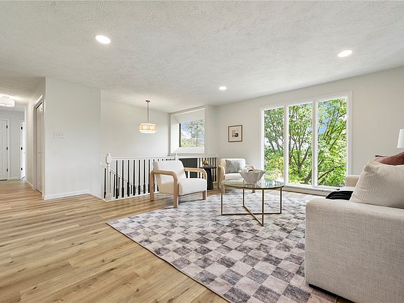 3rd image of 112 Pleasantview Dr