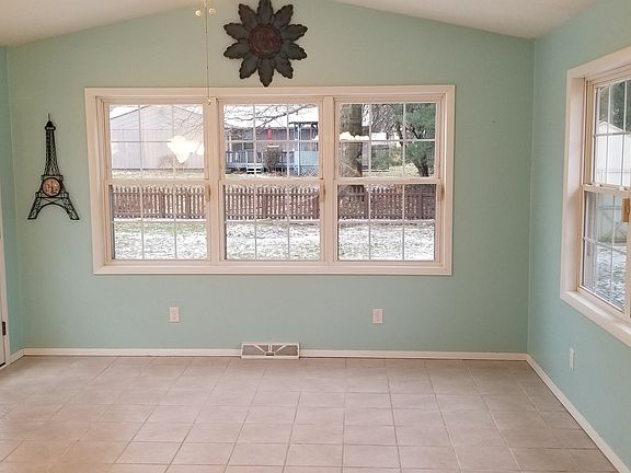 5th image of 1842 Clearbrook Dr