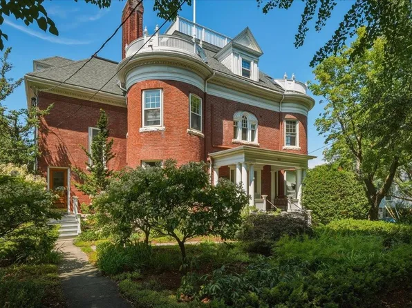 283 South Union Street, Burlington, VT 05401