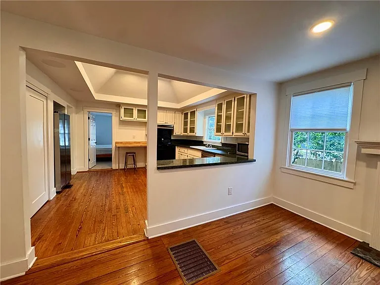 687 Brownwood Ave SE — Photo 6