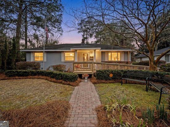 135 E Derenne Ave, Savannah, GA 31405