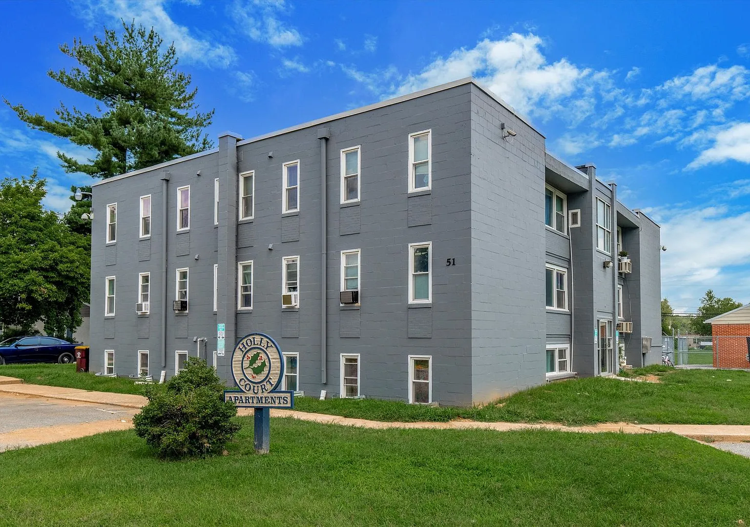 Holly Court — Photo 3