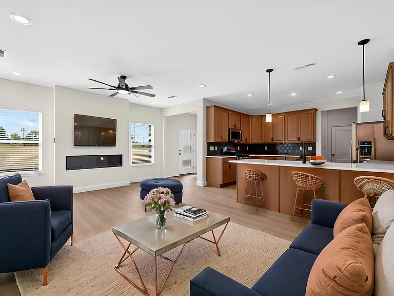 145 Sesame Loop — Photo 12