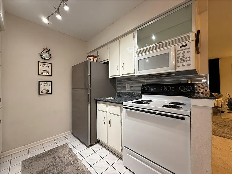 845 Augusta Dr #11 — Photo 13