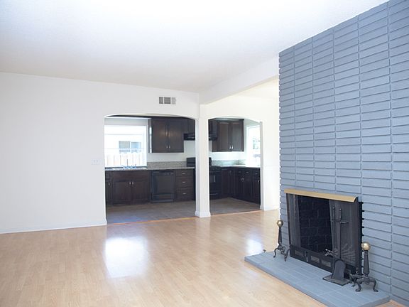 4th image of 21816 Strathern St