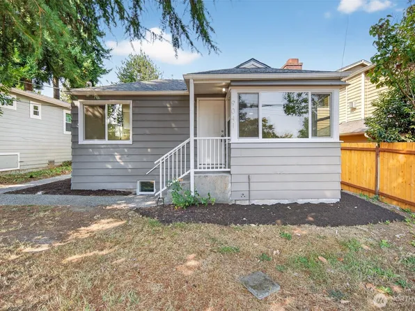 9041 7th Avenue NW, Seattle, WA 98117