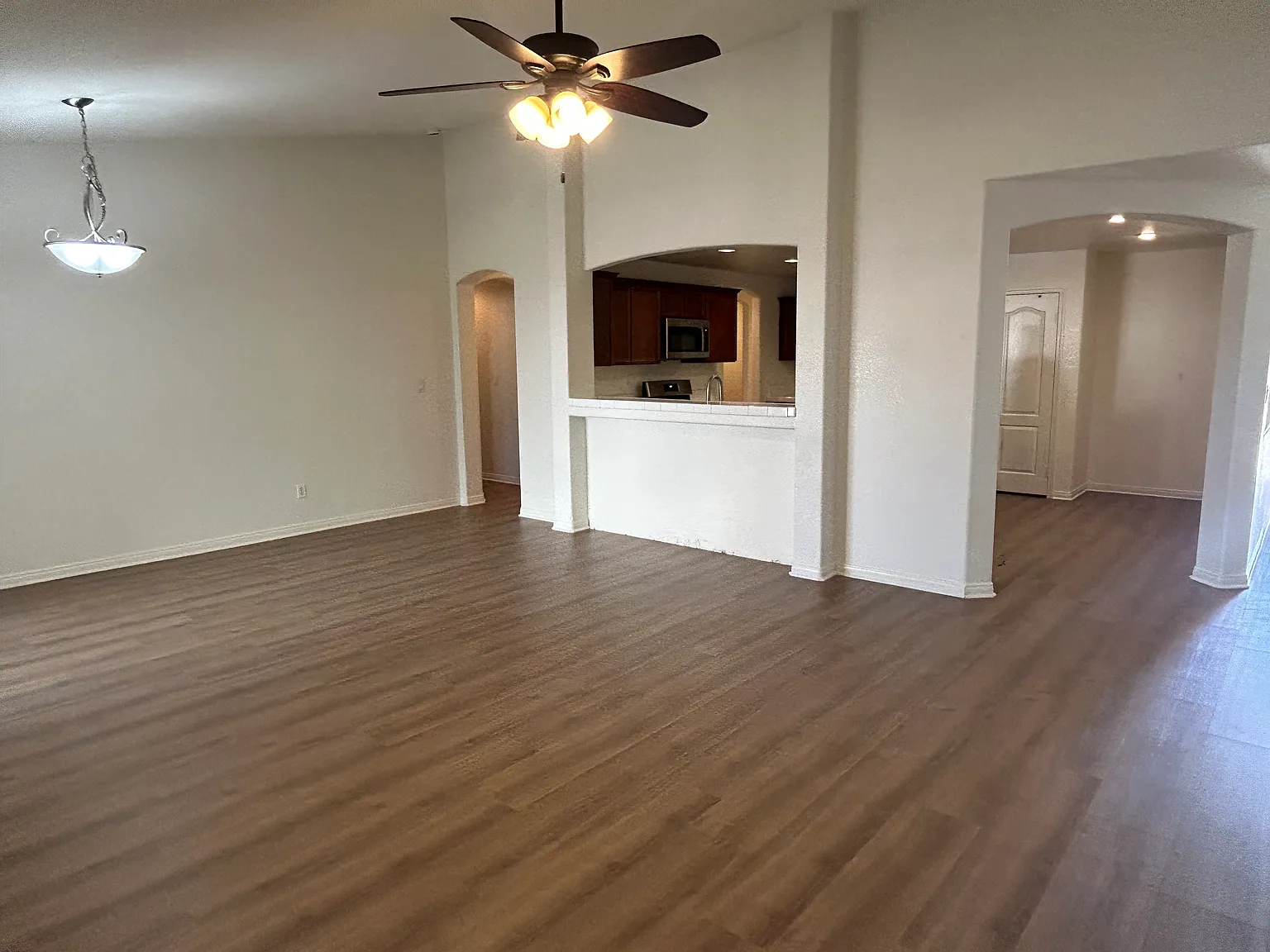 5 bed, 2057 sqft, $2,695 — Photo 3