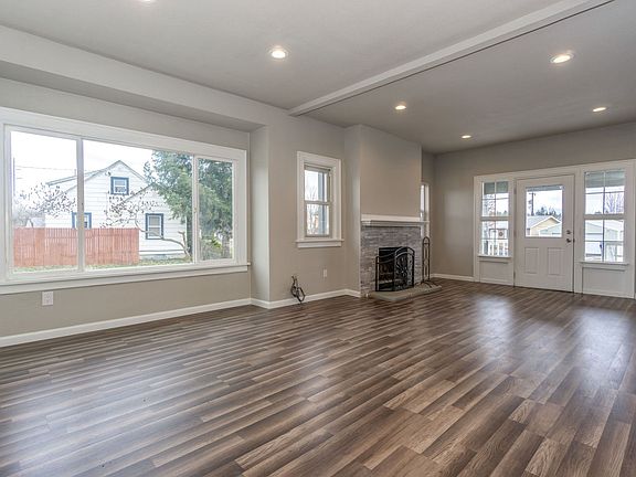 3rd image of 11909 E Railroad Cir