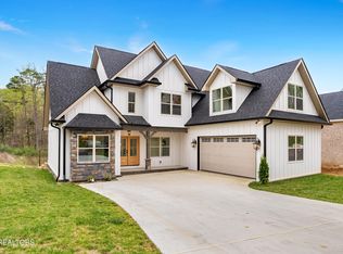 101 Cherry Oak Dr, Oak Ridge, TN 37830