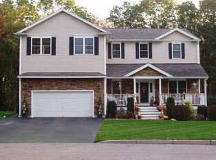 4 Cohasset Ln, Cranston, RI 02921