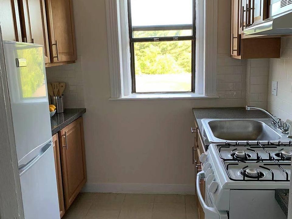 2nd image of 1154 Commonwealth Ave #44