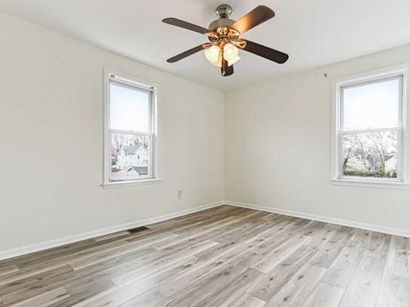 4th image of 103 Poplar St