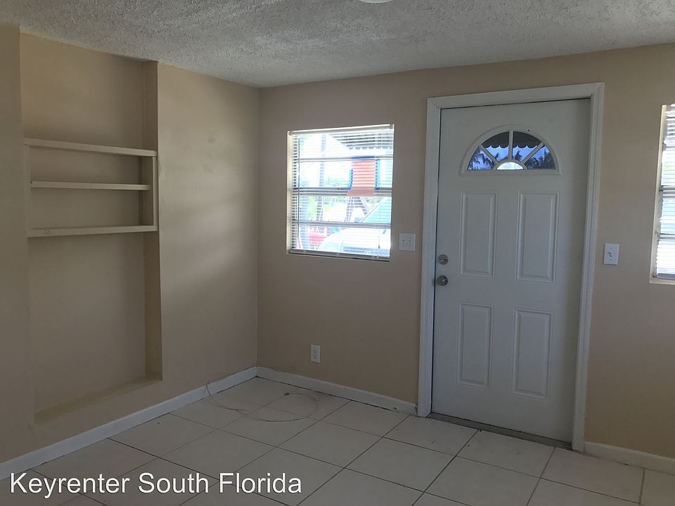 1st image of 3016 E Palm Dr #1