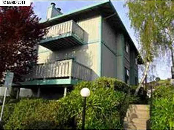 1750 Liberty St APT 1 photo 1