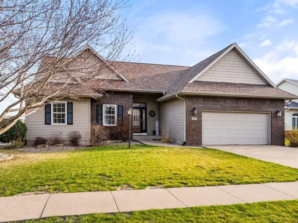 3307 Mackinac Ct, Muscatine, IA 52761