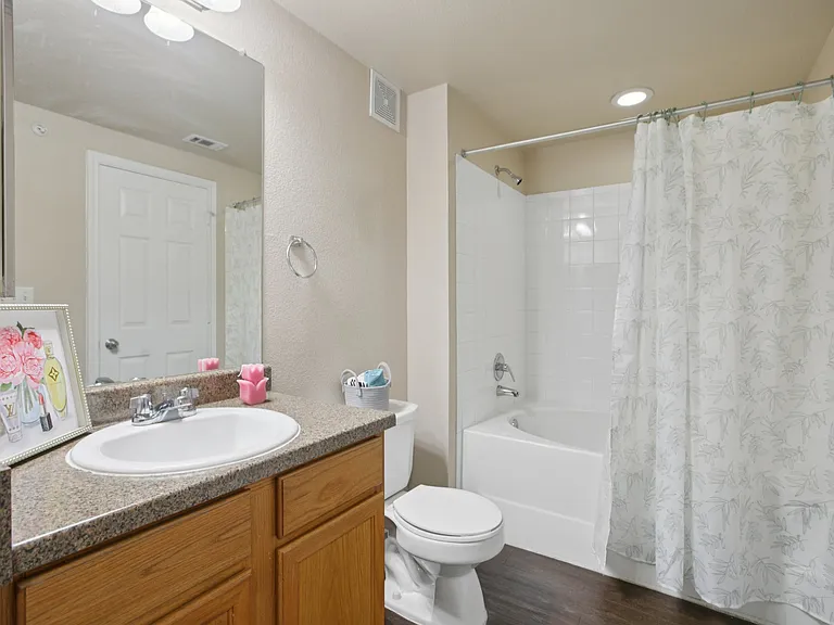 River Valley Apartments — Photo 26