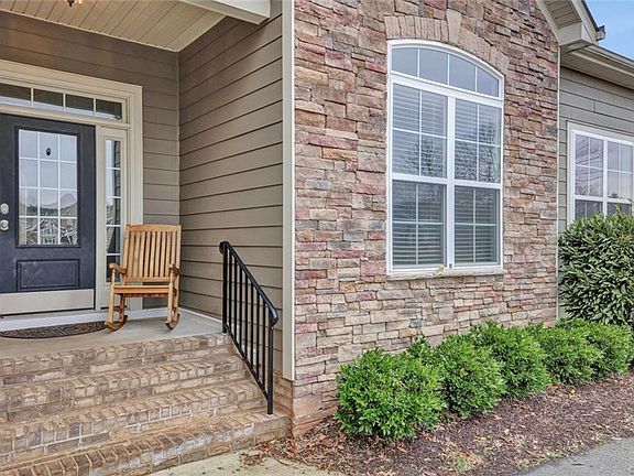 4th image of 3393 Manor Oaks Dr