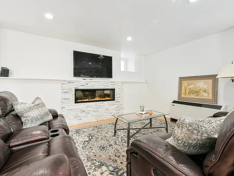 492 Beacon St #82 — Photo 2