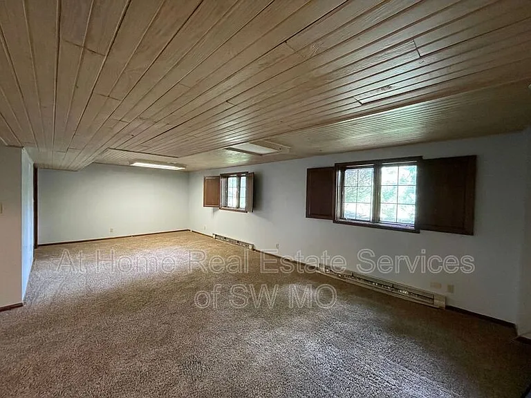 4410 E Valley Rd — Photo 16