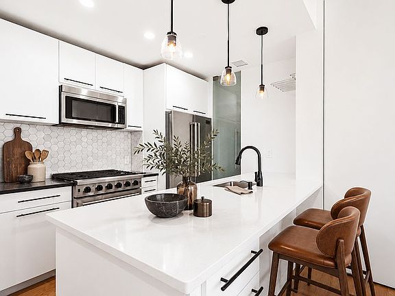 5th image of 342 E 110th St APT 2D
