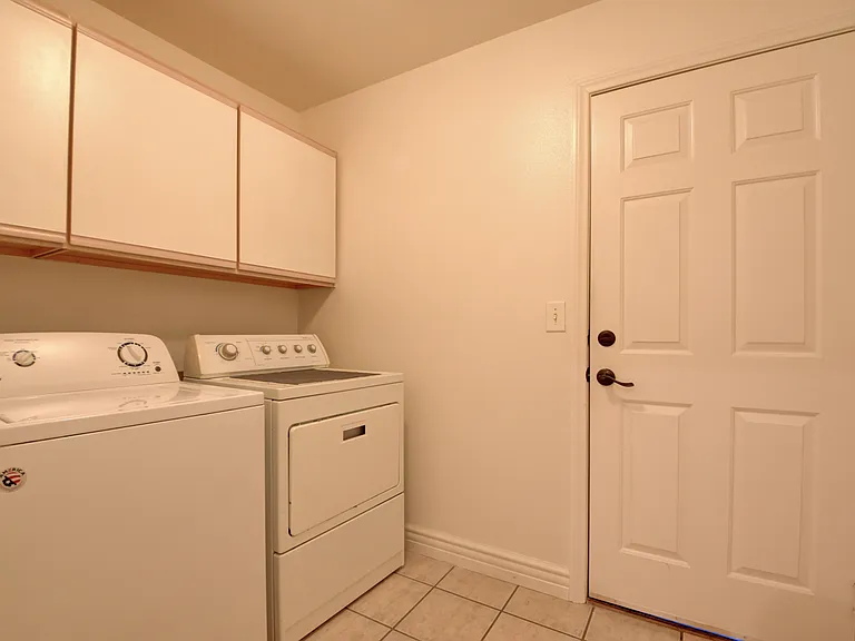 7365 Tamarind Ave — Photo 30