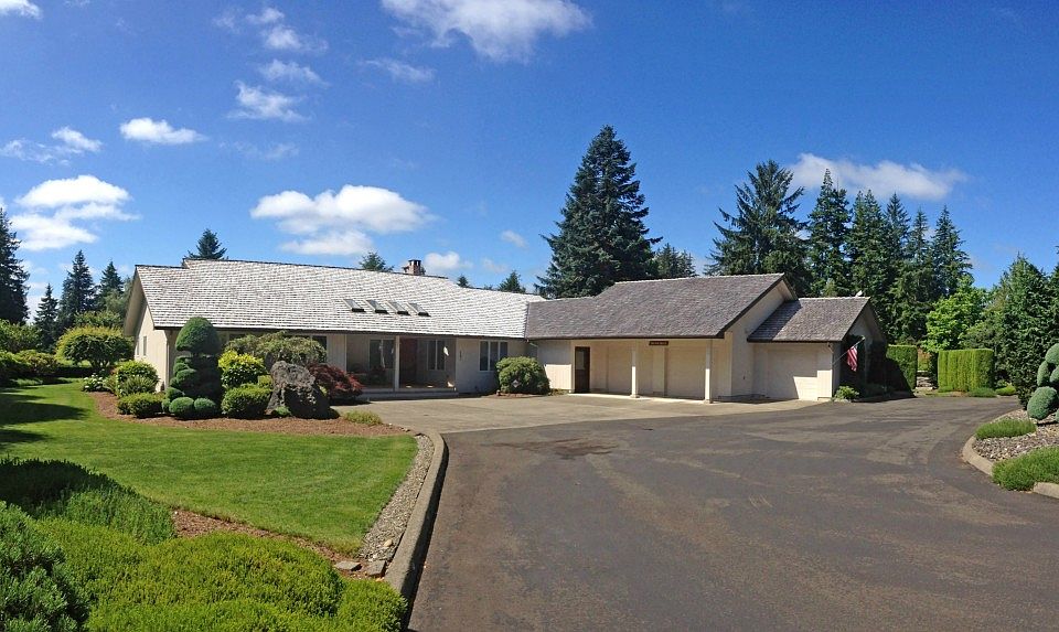 1st image of 721 Fairway Dr